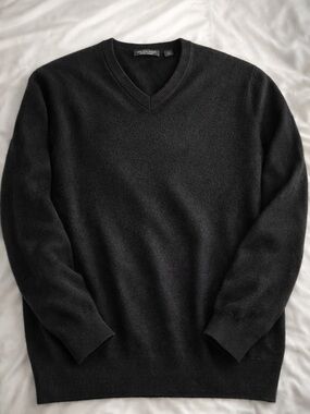 Saks Fifth Avenue Men’s Black V-Neck Cashmere Sweater